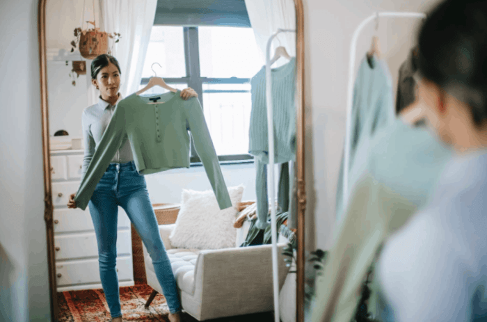 The top clothes for creating a minimalist wardrobe in 2025